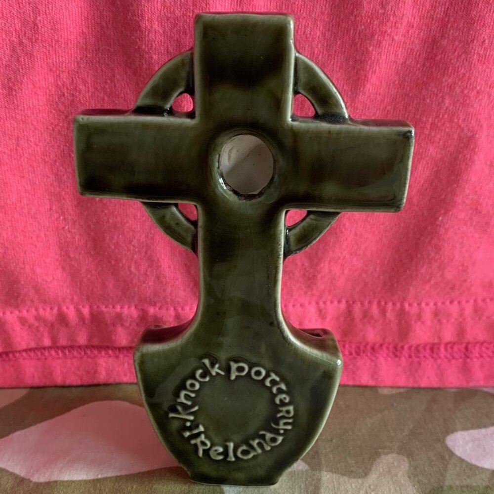 Knock Pottery - Ireland Vintage Wall Mount Ceramic Crucifix Holy Water Holder - Picture 4 of 8